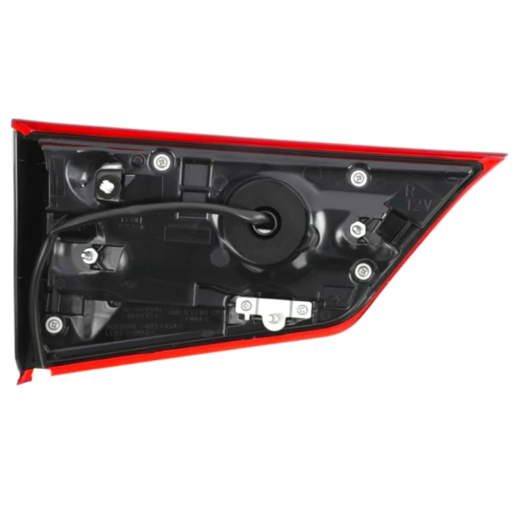 LAMPA TYLNEJ KLAPY PRAWA 8331A180 MITSUBISHI OUTLANDER III GF 2015-2021