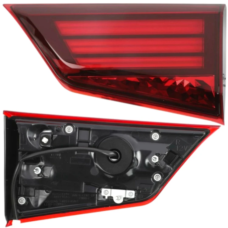 LAMPA TYLNEJ KLAPY PRAWA 8331A180 MITSUBISHI OUTLANDER III GF 2015-2021