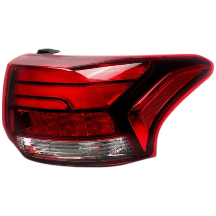 LAMPA TYLNA PRAWA 8330B174, 8330A998 MITSUBISHI OUTLANDER 2015-2021