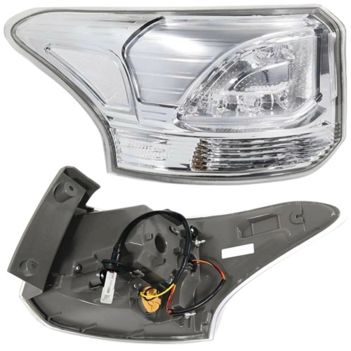LAMPA TYLNA LEWA LED Z LISTWĄ ŻARÓWKOWĄ 8330A789 MITSUBISHI OUTLANDER 2013-