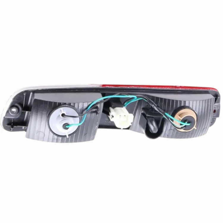 LAMPA TYLNA DOLNA LEWA NOWA EUROPA MN133775 MITSUBISHI PAJERO 2003-2006