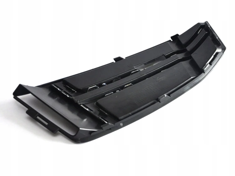AUDI A4 B9 2015-2019 S LINE ATRAPA KRATKA ZDERZAKA CHROM ZAŚLEPKA 8W0807682