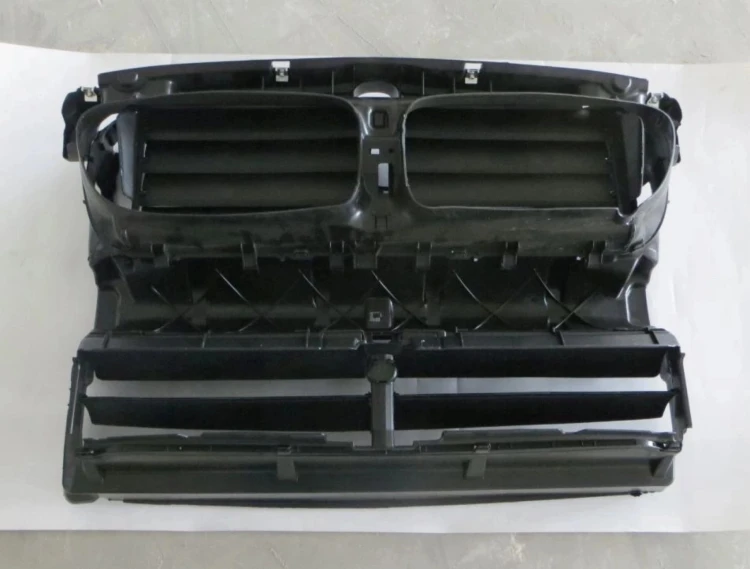 ŻALUZJA CHŁODNICY PAS PRZEDNI WLOT kierownica powietrza BMW 5 F10 F11 09-17