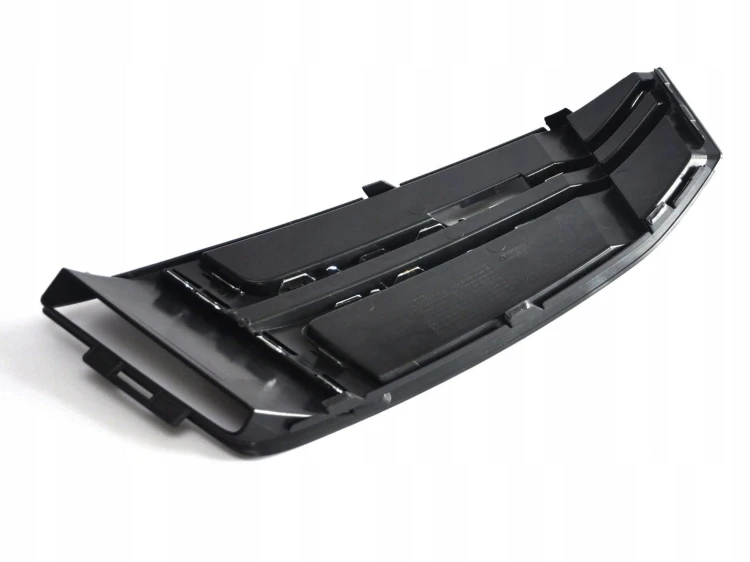 AUDI A4 B9 2015-2019 S LINE ATRAPA KRATKA ZDERZAKA CHROM ZAŚLEPKA 8W0807682