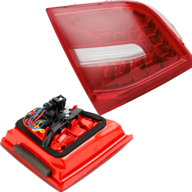 ZESTAW Audi A6 C6 Sedan 08-011 LEWA+PRAWA wewnętrzna lampa bagażnika LED