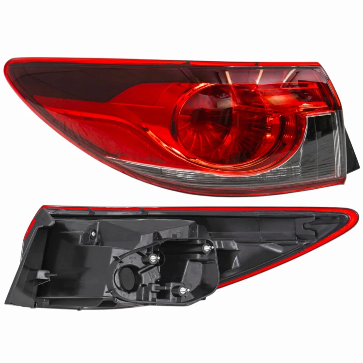 SEDAN LAMPY W BŁOTNIK TYLNE LEWA PRAWA MAZDA 6 III GJ 2012-2018 KOMPLET