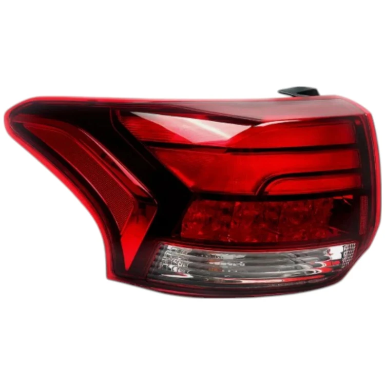 LAMPA TYLNA PRAWA LEWA 8330B174 8330B173 MITSUBISHI OUTLANDER 2015-2021