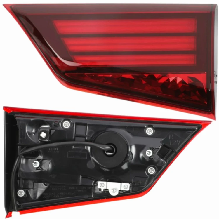 MITSUBISHI OUTLANDER III GF 2015-2021 LAMPA TYLNEJ KLAPY PRAWA 8331A180